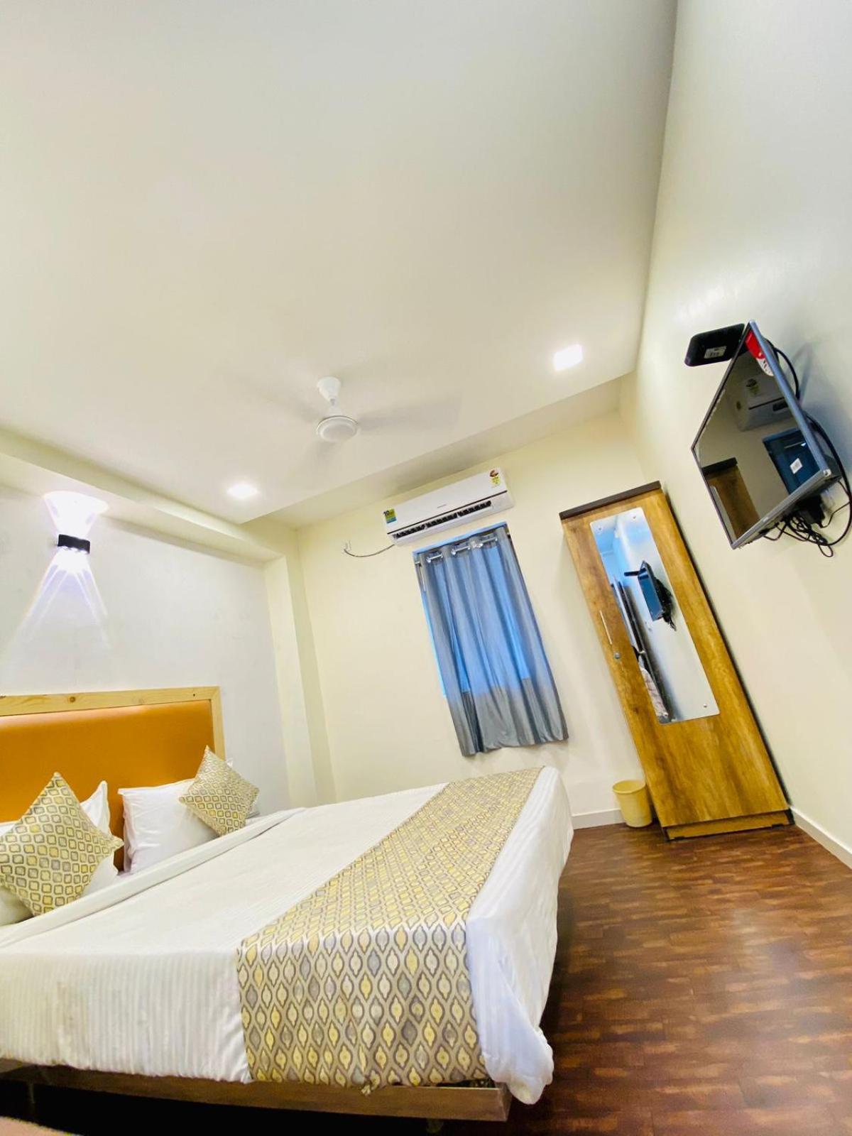 Hotel Alexa By Abc Ahmedabad Eksteriør billede