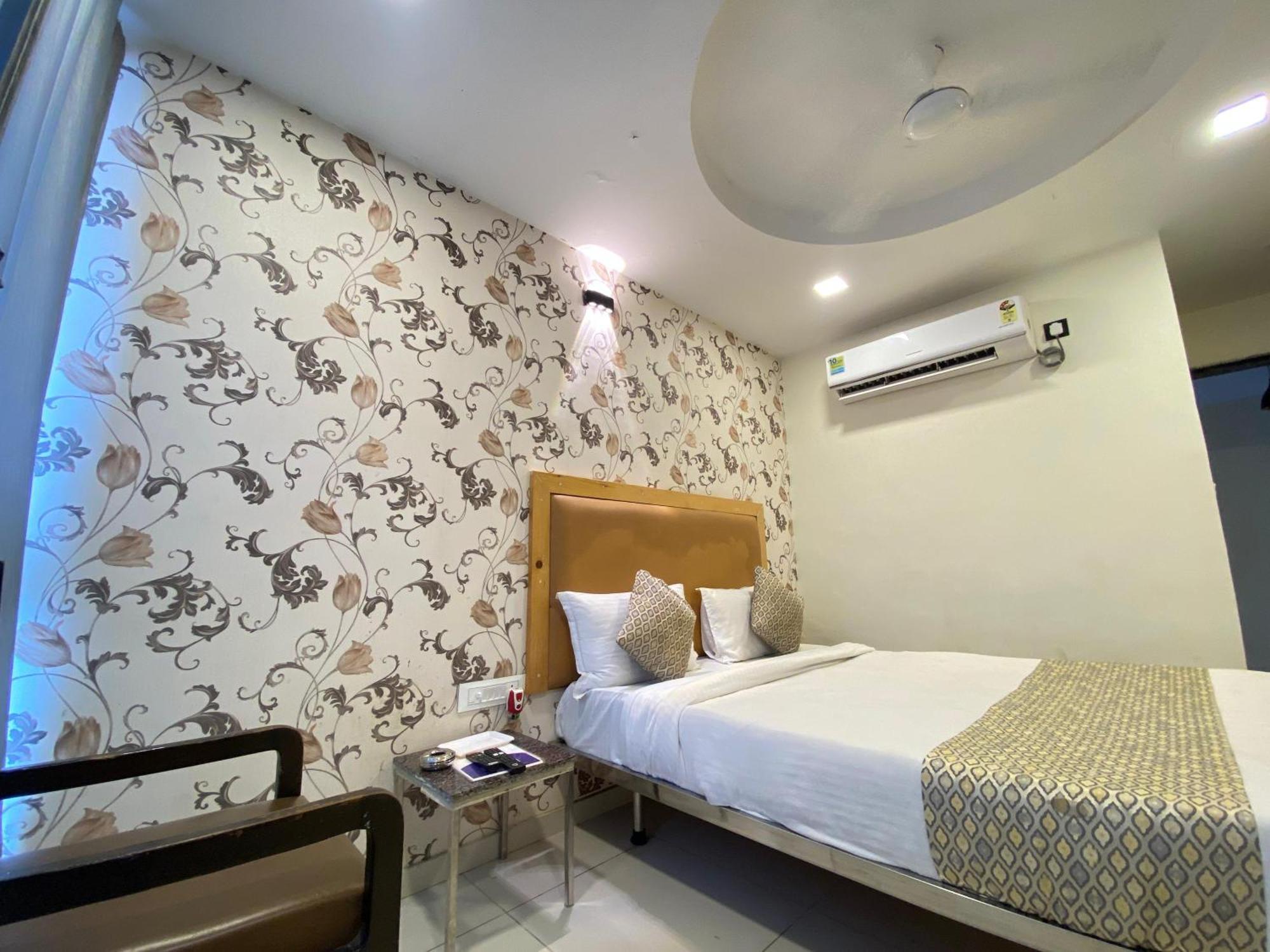 Hotel Alexa By Abc Ahmedabad Eksteriør billede